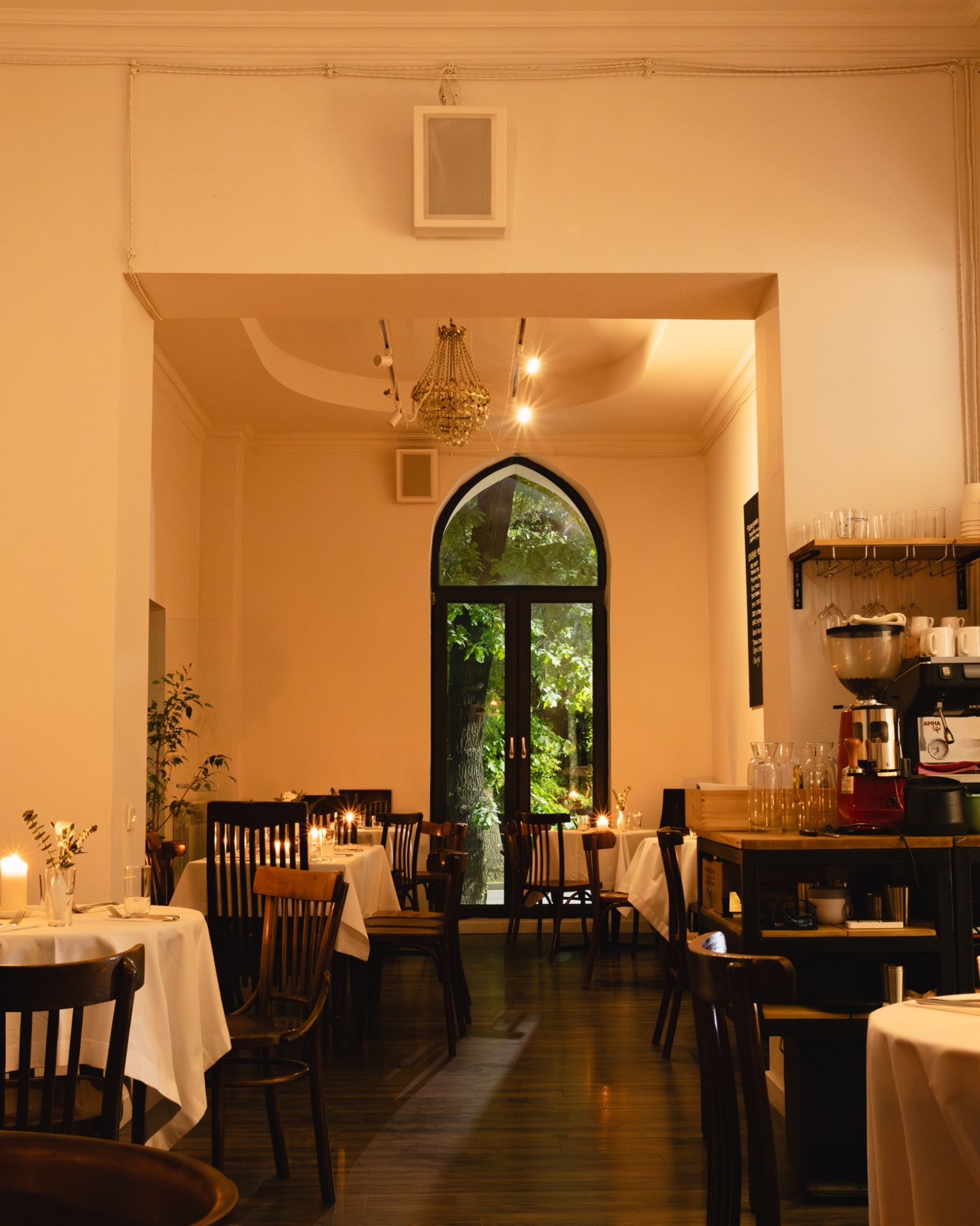 Kitchen Bistro (3).JPG