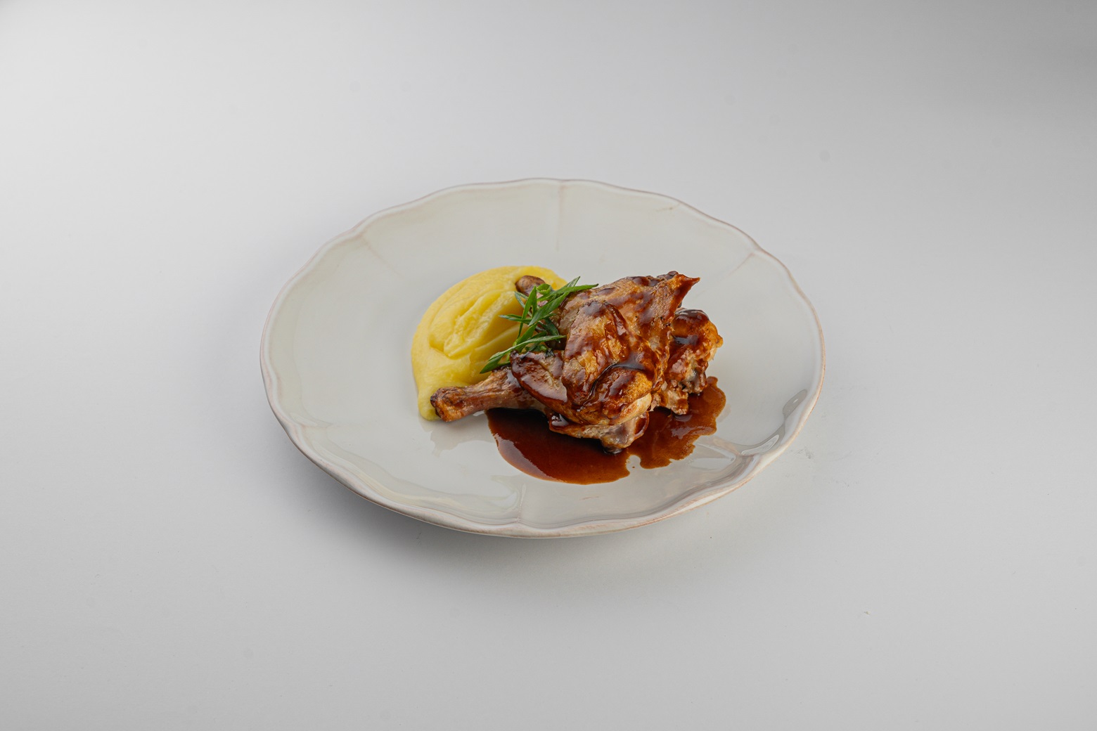 Цыпленок с соусом Каччиаторе и пюре из молодого картофеля.jpg